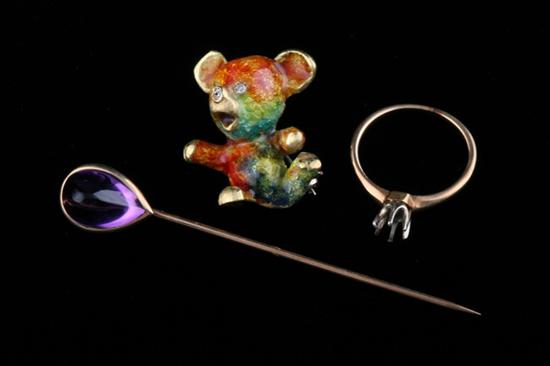 THREE ITEMS YELLOW GOLD JEWELRY,