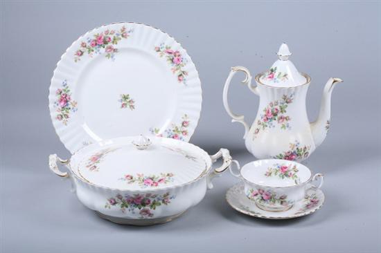 43-PIECE ROYAL ALBERT BONE CHINA DINNER SERVICE, Moss Rose pattern. - 10 1/