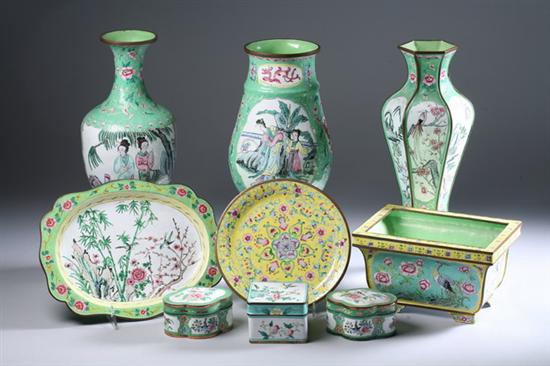 CHINESE PEKING ENAMEL JARDINIÈRE . - Largest: 12 in. high.