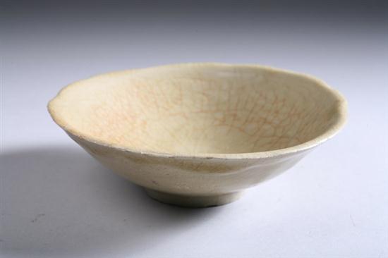 CHINESE CELADON STONEWARE BOWL, Southern Song Dynasty, 14th century. - 6 1/
