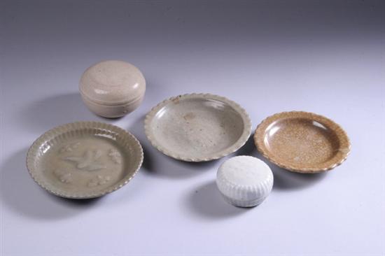 CHINESE QINGBAI PORCELAIN BOX, Song Dynasty. - Largest: 5 1/2 in. diam.