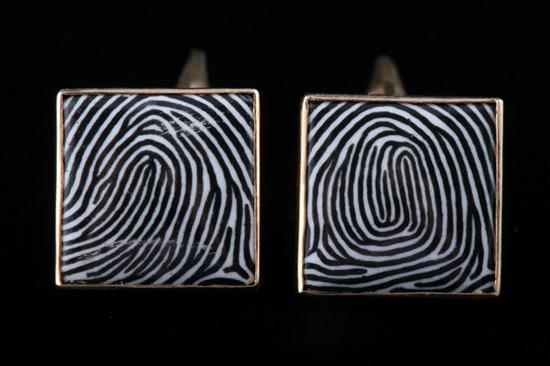 PAIR 14K YELLOW GOLD AND PORCELAIN FINGER PRINT CUFFLINKS.